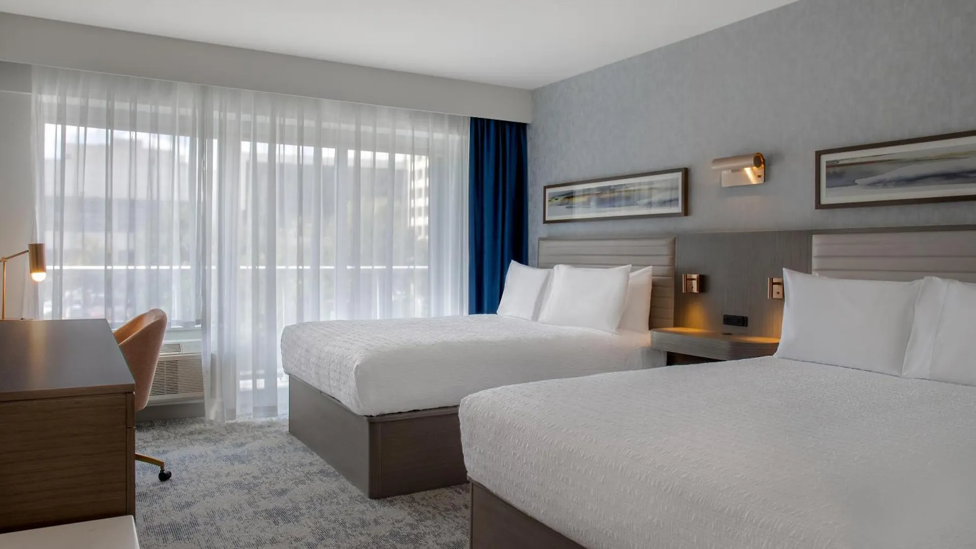 Hampton Inn By Hilton Winnipeg Downtown 3*,