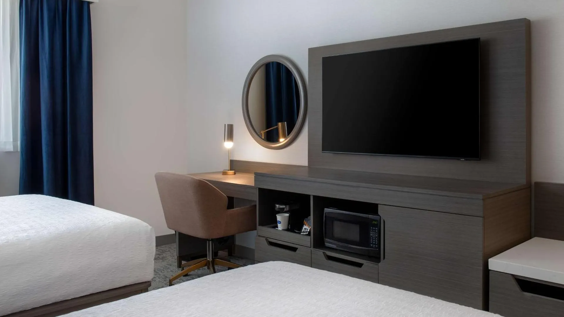 Hampton Inn By Hilton Winnipeg Downtown Otel